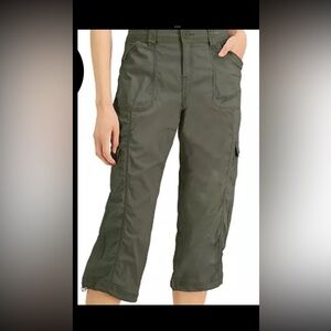 NWT Style&Co Size 10 Capri Pants with Bunche cords at hem